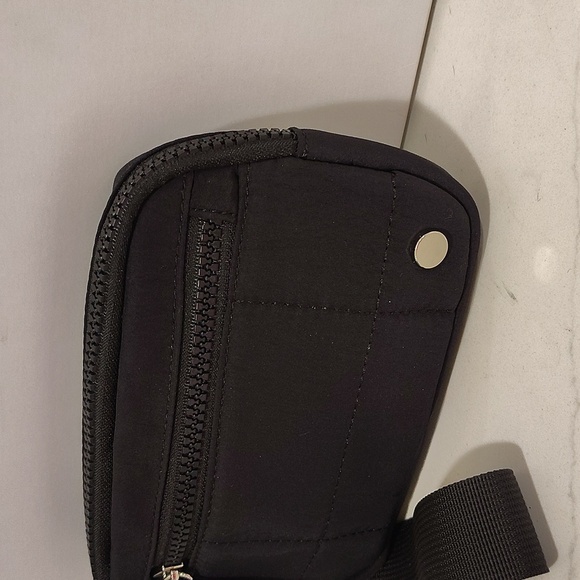 Black Clutch wristletwith Detachable Canvas Strap Multiple Zip Pockets NWOT - Picture 3 of 6